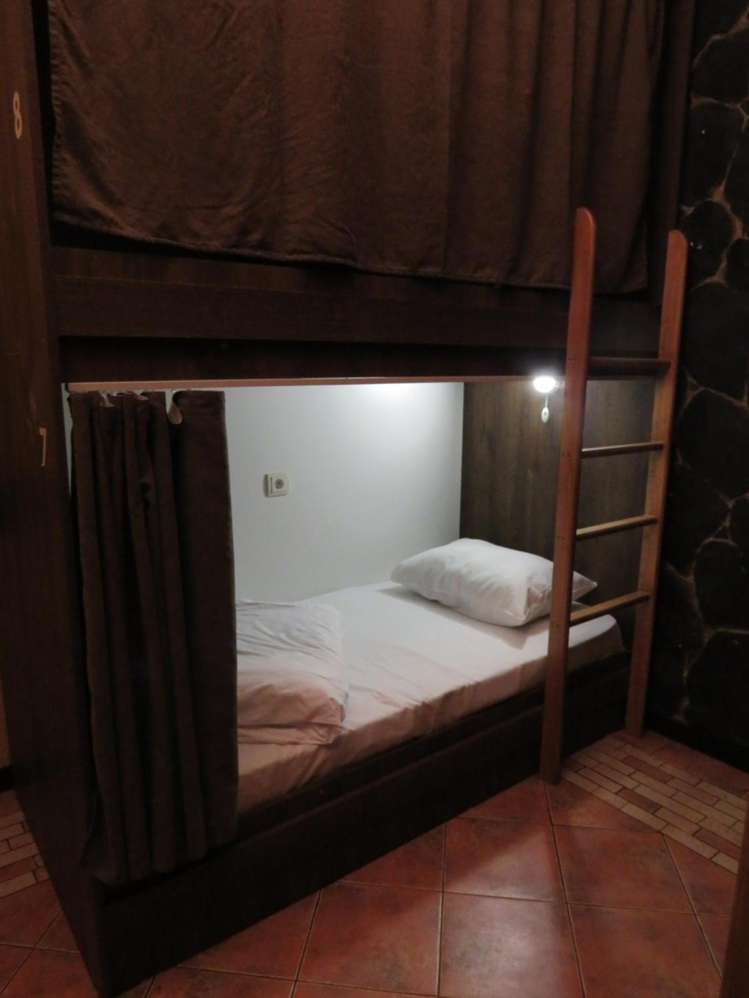 Hostel Jan In The Very Center Yerevan Exterior photo